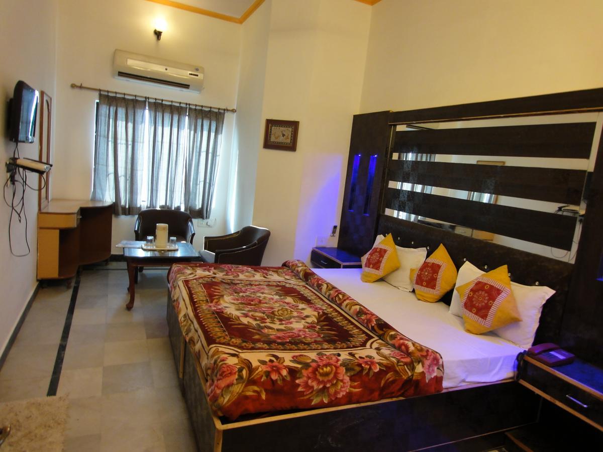 Hotel Taj Plaza, Vip Road, Agra Agra  Exteriör bild